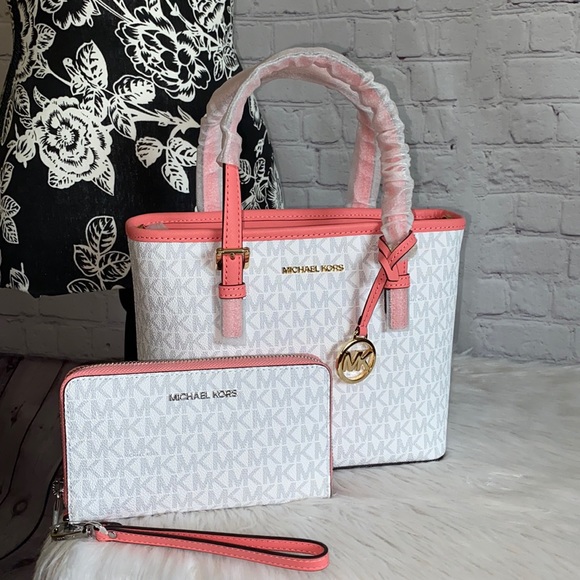 Michael Kors Handbags - 🛍❤️👜Michael Kors JET SET TRAVEL 2pc Set